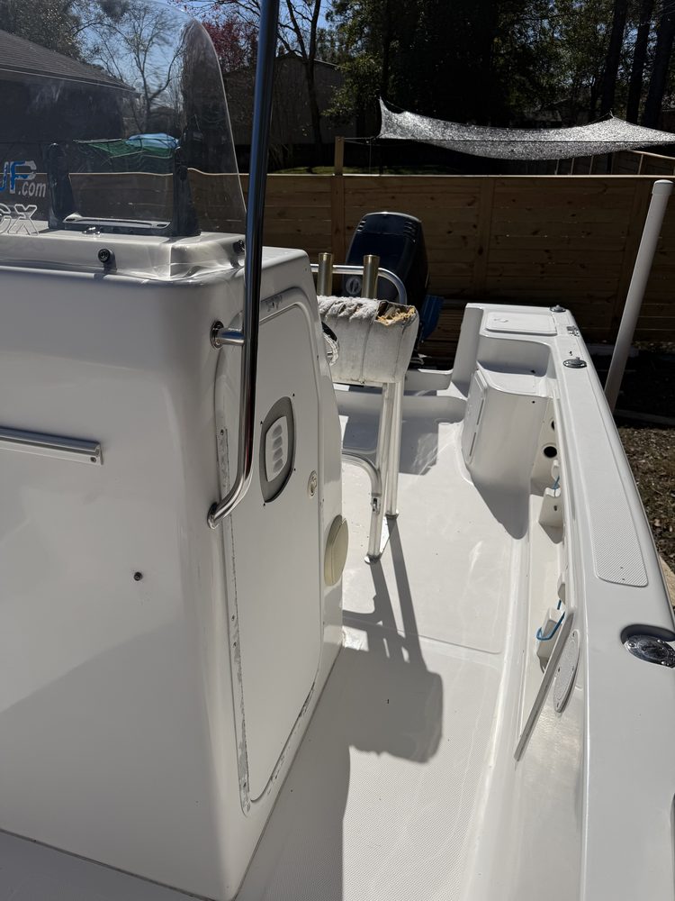 The clean cockpit and console of the center console