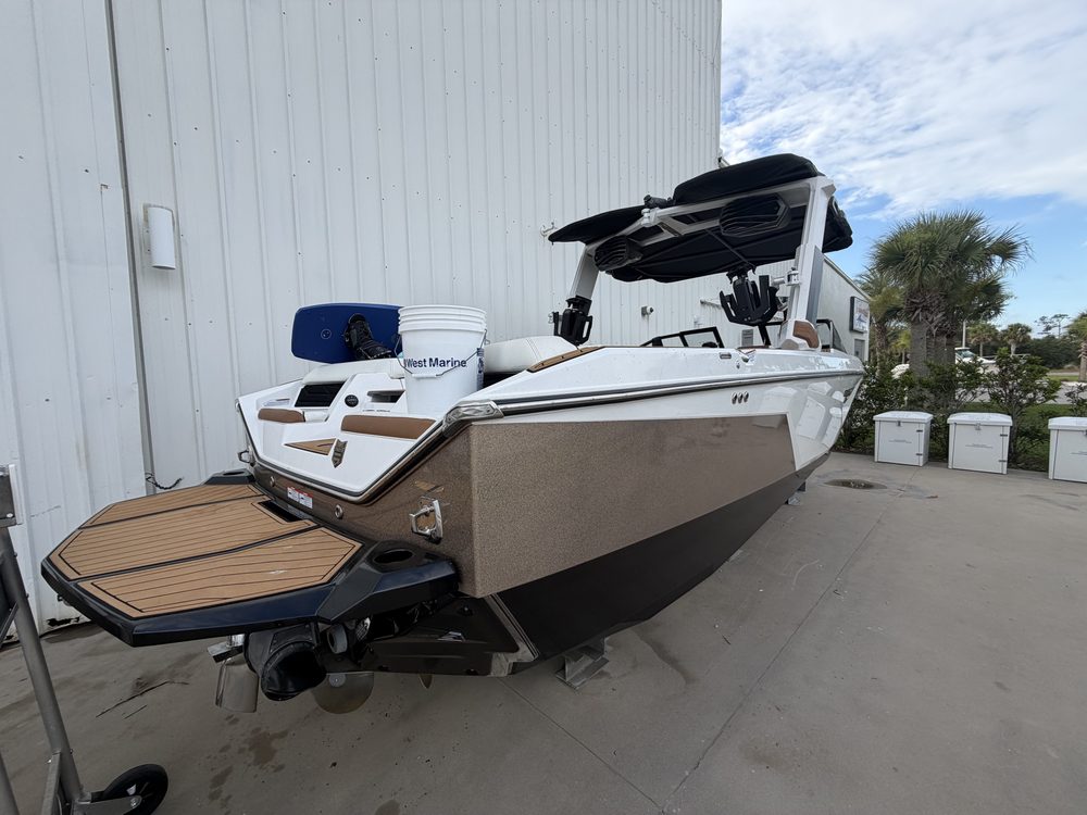 The wake boat stern and swim platform